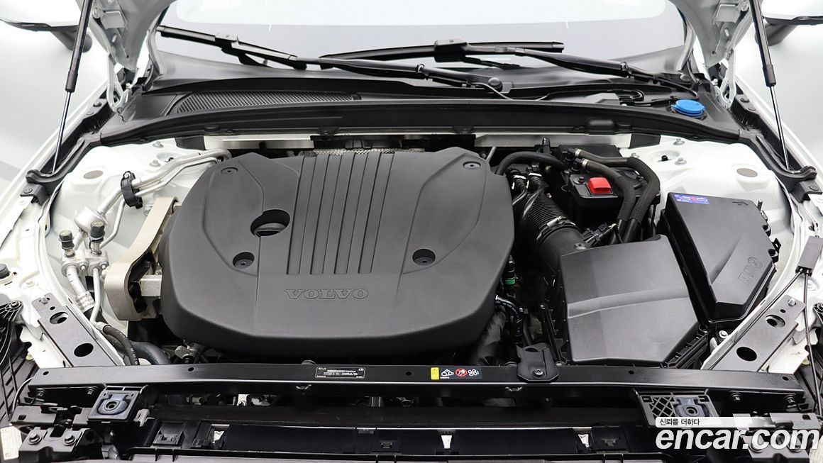 Volvo V60 B5 Ultimate AWD, 2024