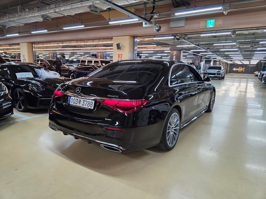 Mercedes-Benz S-Class S500L 4MATIC, 2022