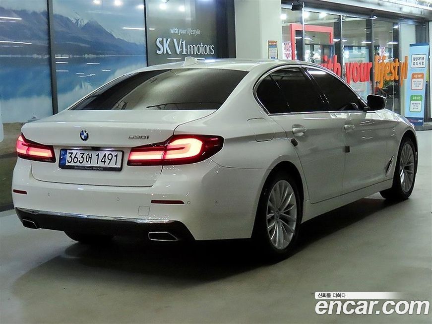 BMW 5-Series 530i Luxury, 2022