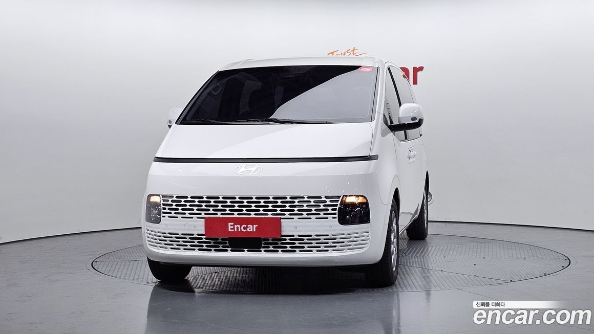 Hyundai Staria Tourer 11-Seater, 2025