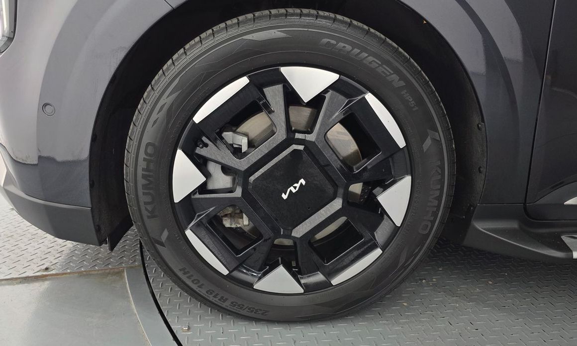 Kia Carnival 7-Seater Signature, 2024