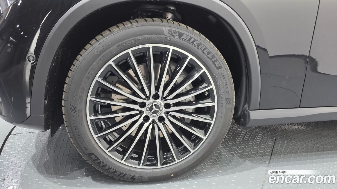 Mercedes-Benz GLC-Class GLC300 4MATIC AMG Line, 2026