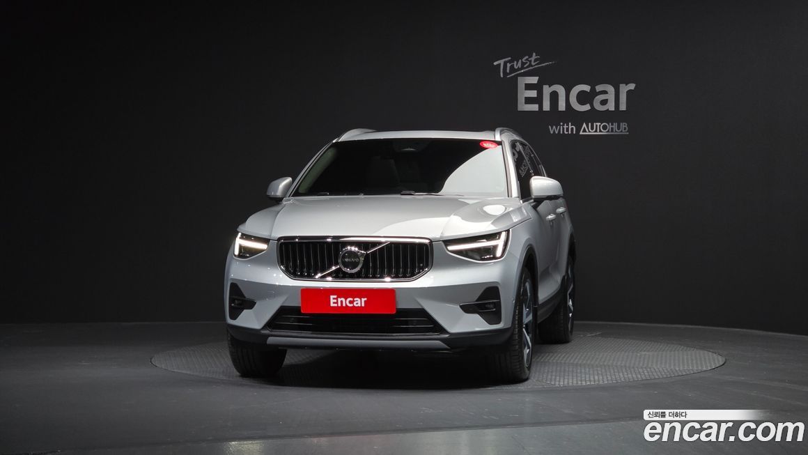 Volvo XC40 B4 Ultra Bright, 2025