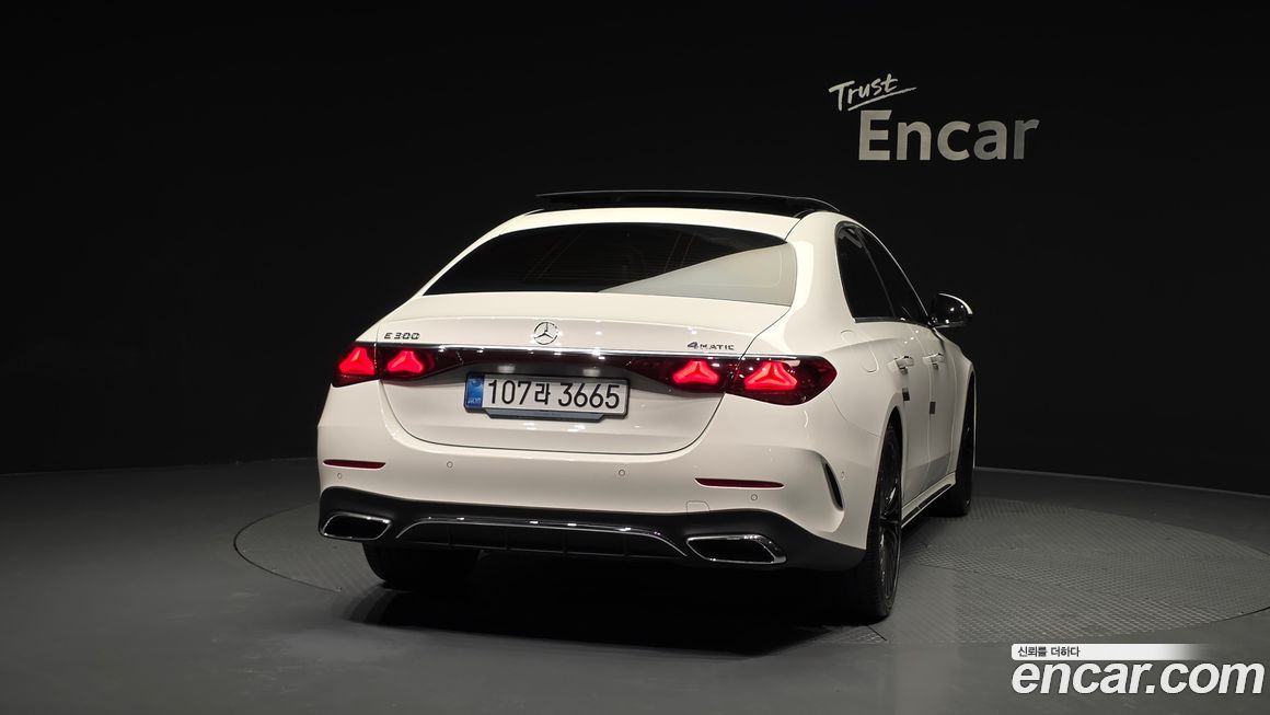 Mercedes-Benz E-Class E300 4MATIC AMG Line, 2025