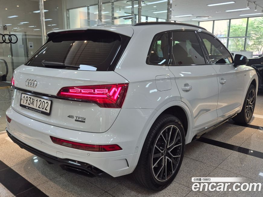 Audi Q5 45 TFSI Quattro Premium, 2024