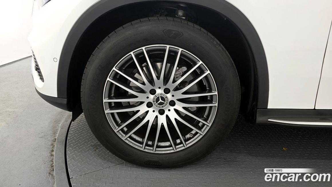 Mercedes-Benz GLC-Class GLC300 4MATIC Avnatgarde Coupe, 2025