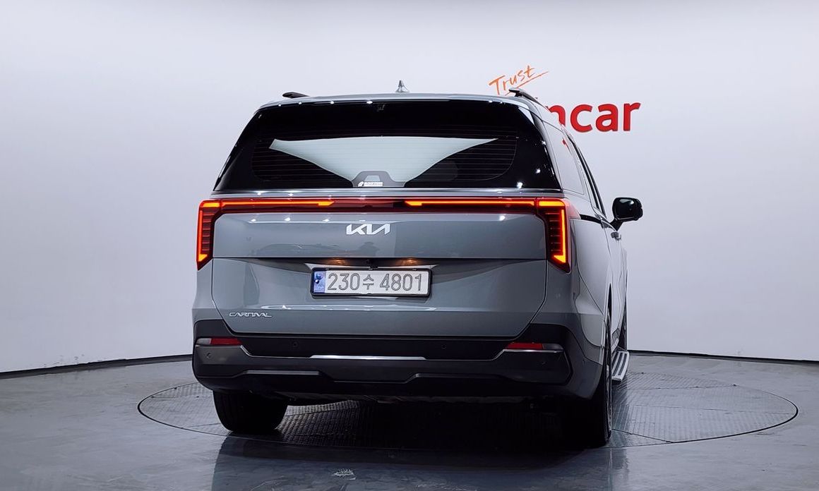 Kia Carnival 7-Seater Gravity, 2024