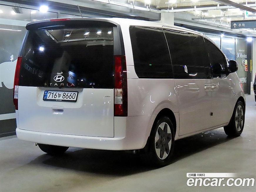 Hyundai Staria 4WD Tourer 11-Seater, 2025
