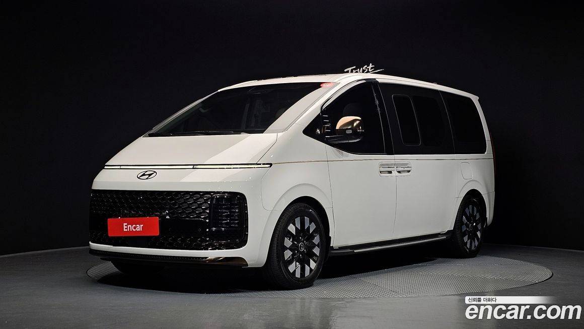 Hyundai Staria 4WD Lounge 7-Seater, 2025