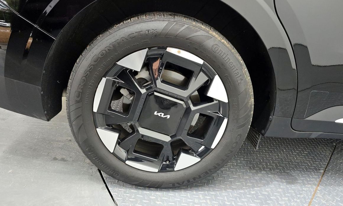 Kia Carnival 9-Seater Signature, 2025