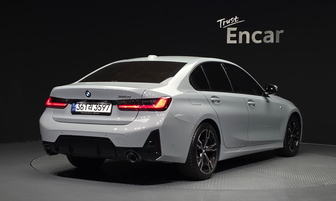 BMW 3-Series 320i M Sport, 2023