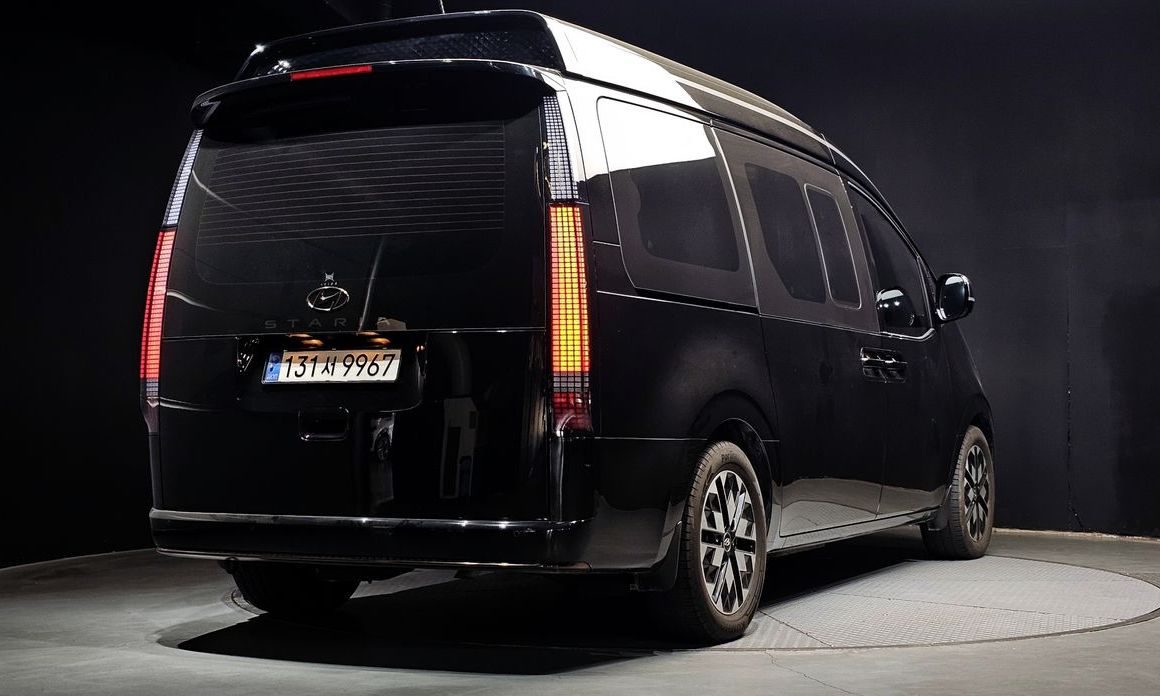 Hyundai Staria Lounge 7-Seater, 2022