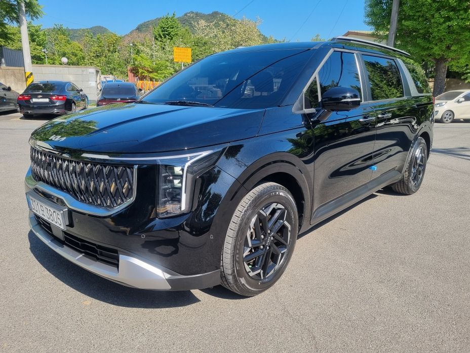 Kia Carnival 9-Seater Prestige, 2024