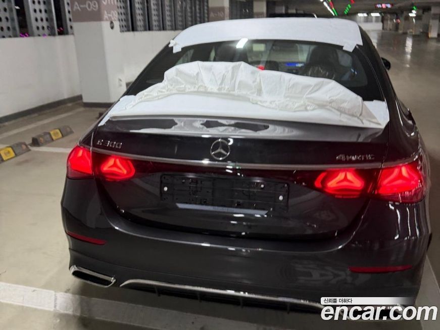 Mercedes-Benz E-Class E300 4MATIC Exclusive, 2026