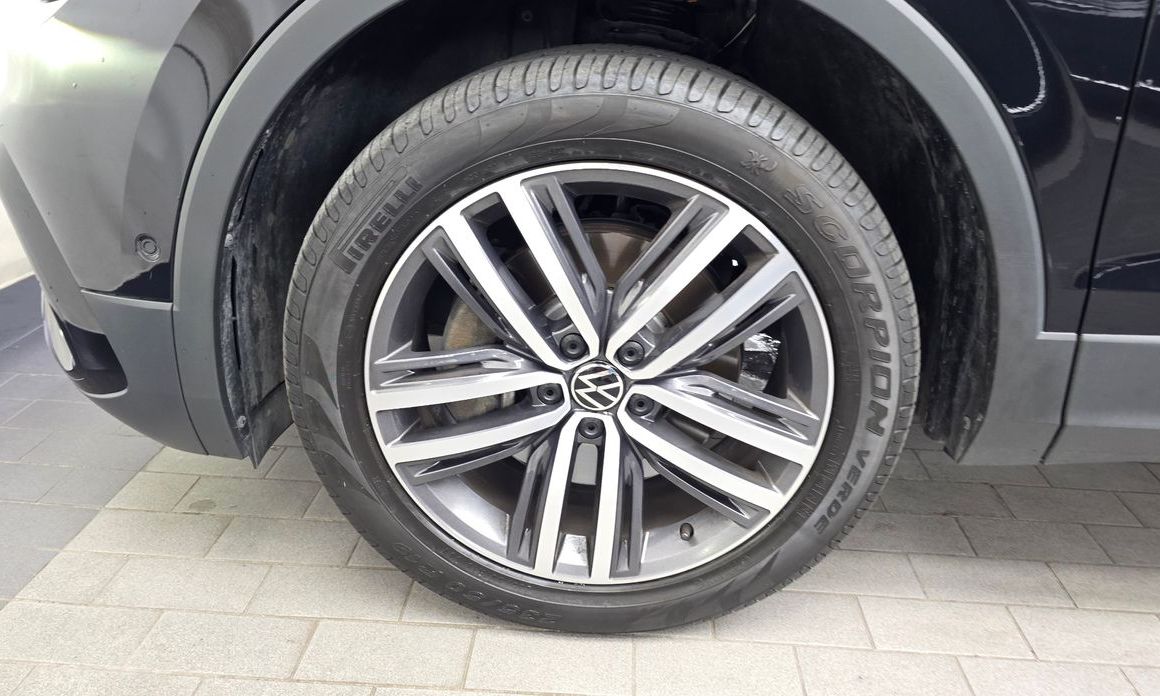 Volkswagen Tiguan 2.0 TSI Prestige, 2024
