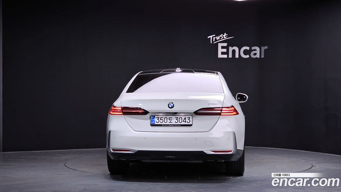 BMW 5-Series 520i, 2025