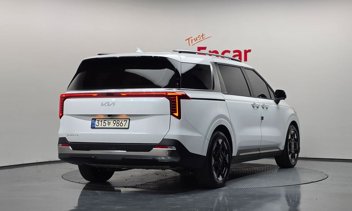 Kia Carnival 7-Seater Signature, 2024
