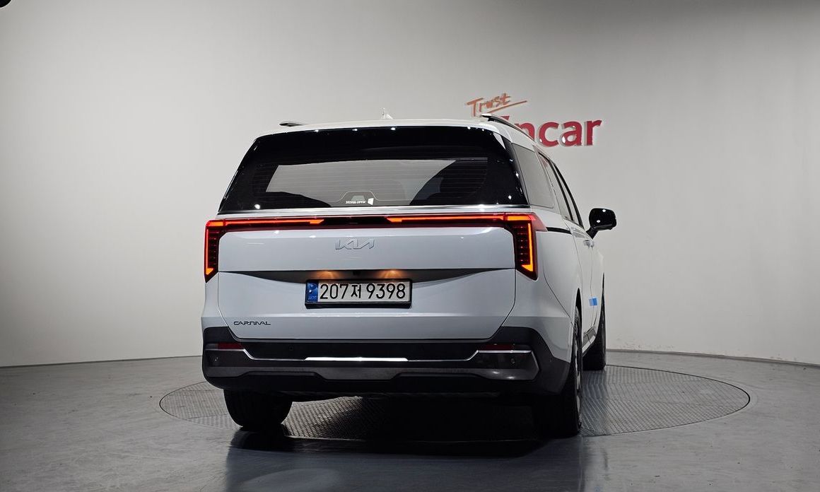 Kia Carnival 9-Seater Signature, 2024