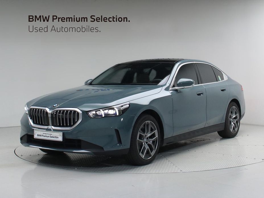 BMW 5-Series 520i, 2025
