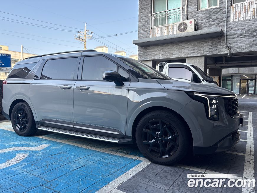 Kia Carnival 9-Seater Gravity, 2024
