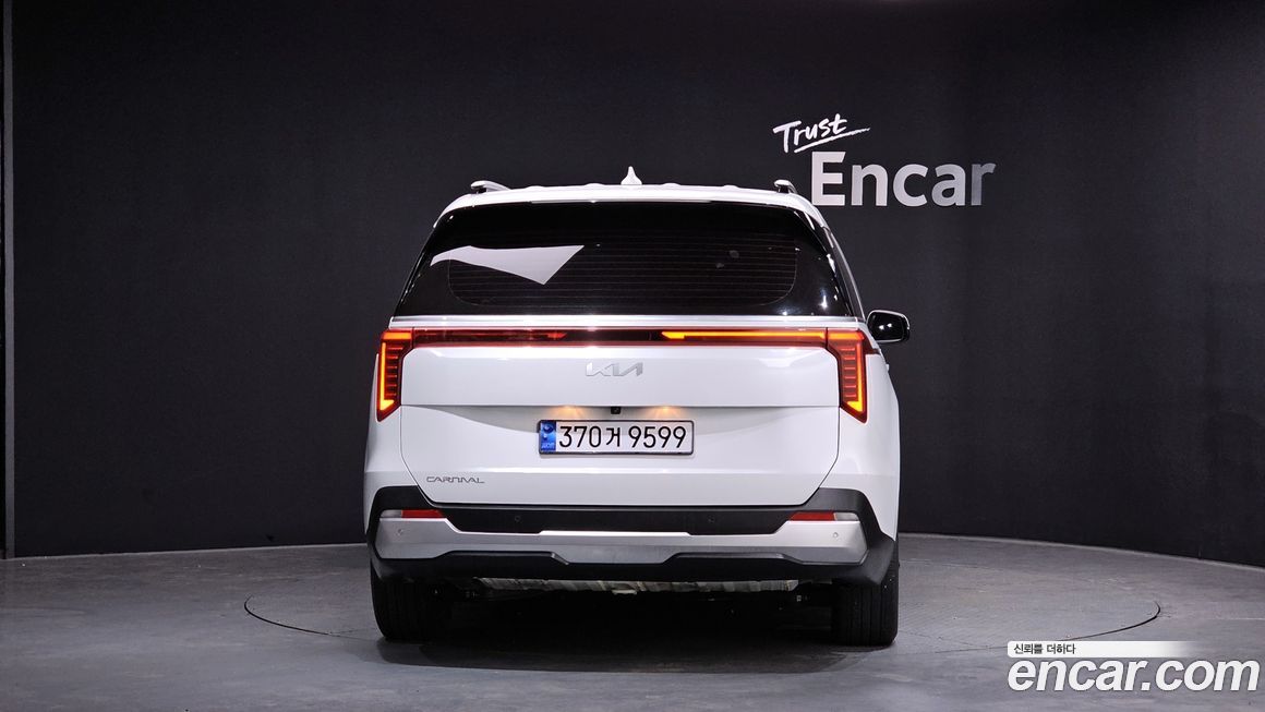 Kia Carnival 9-Seater Prestige, 2024