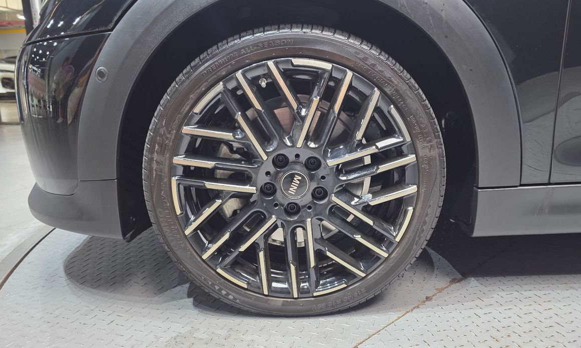 Mini Cooper Favoured, 2025