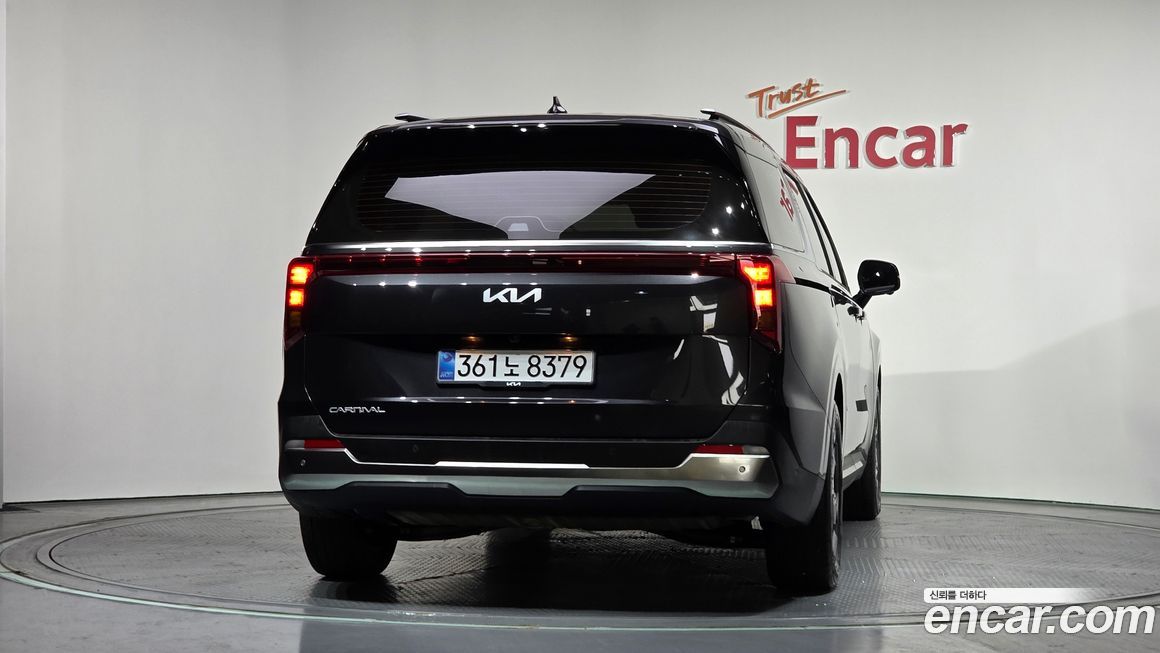 Kia Carnival 7-Seater Outdoor, 2025