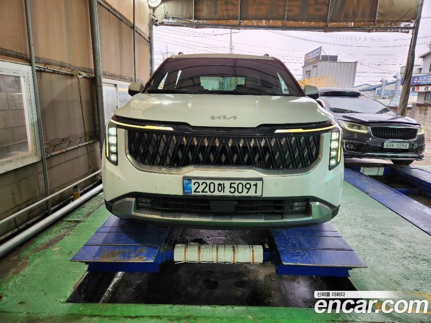 Kia Carnival 9-Seater Signature, 2024