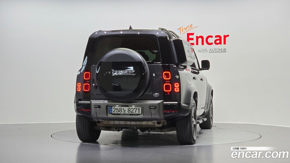 Land Rover Defender 110 P300 X-Dynamic SE, 2022