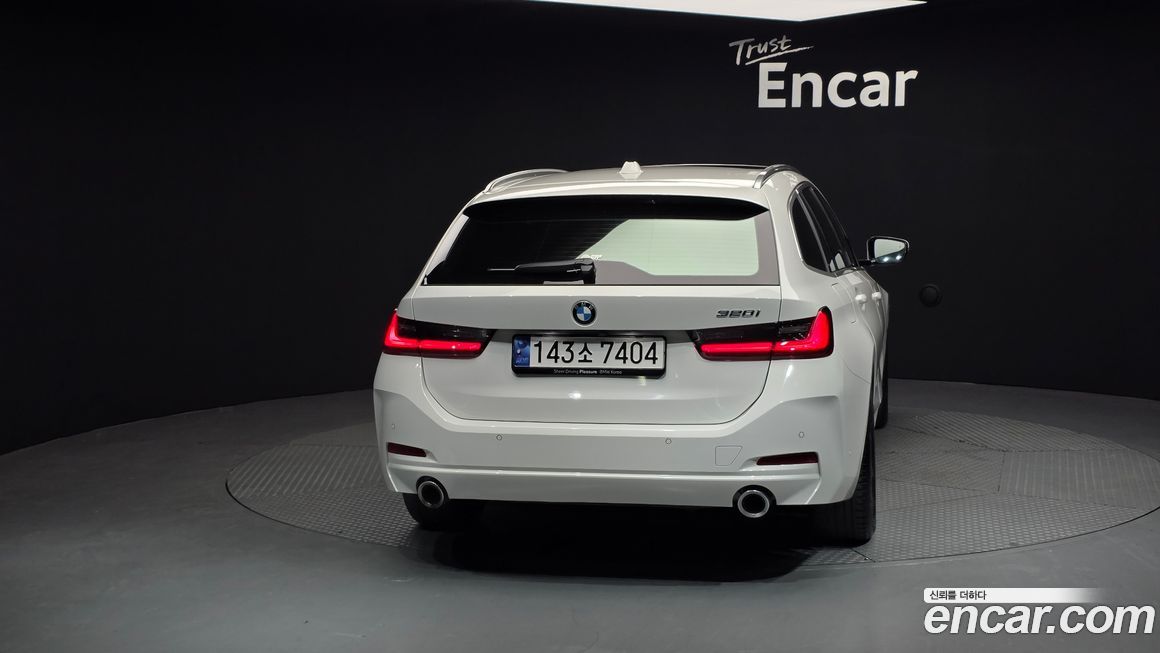 BMW 3-Series 320i Touring, 2024