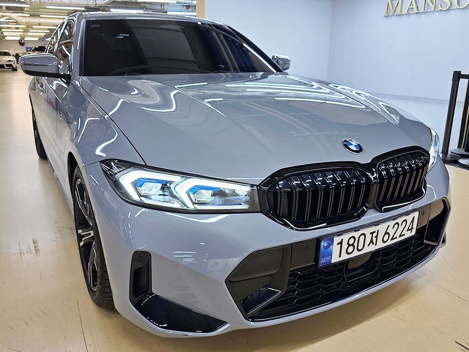 BMW 3-Series 320i M Sport, 2024
