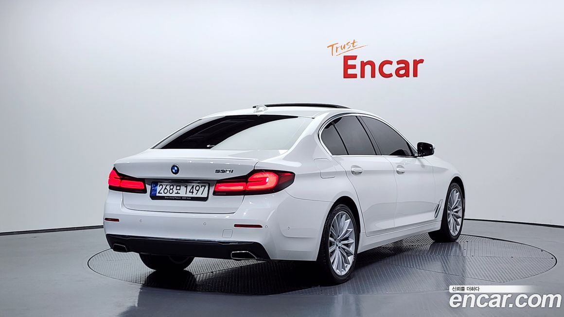 BMW 5-Series 530i Luxury, 2023