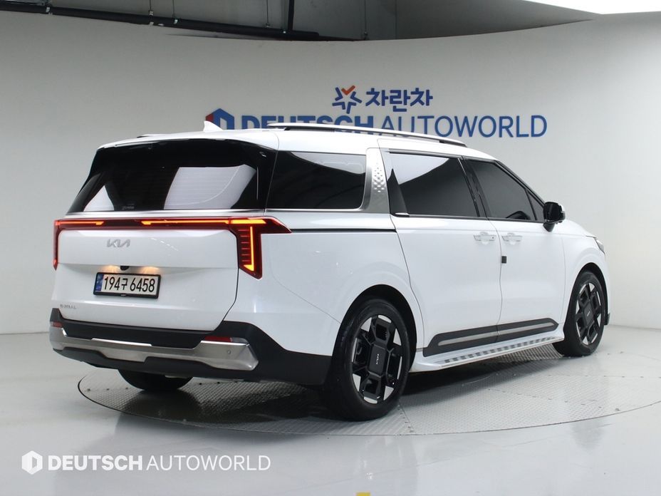 Kia Carnival 9-Seater Signature, 2024