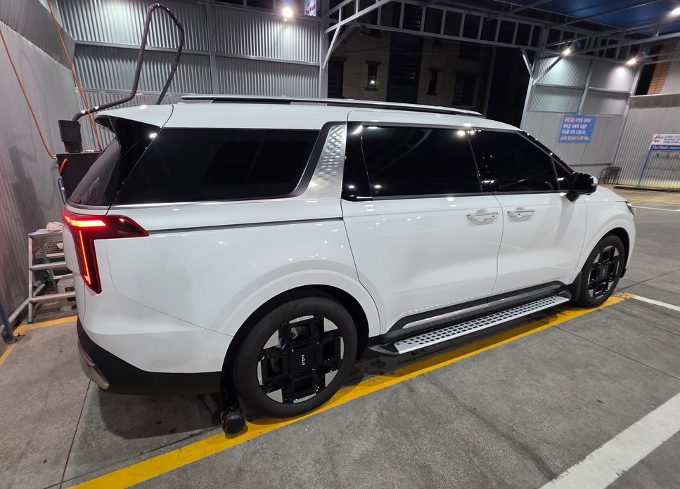 Kia Carnival 9-Seater Signature, 2025