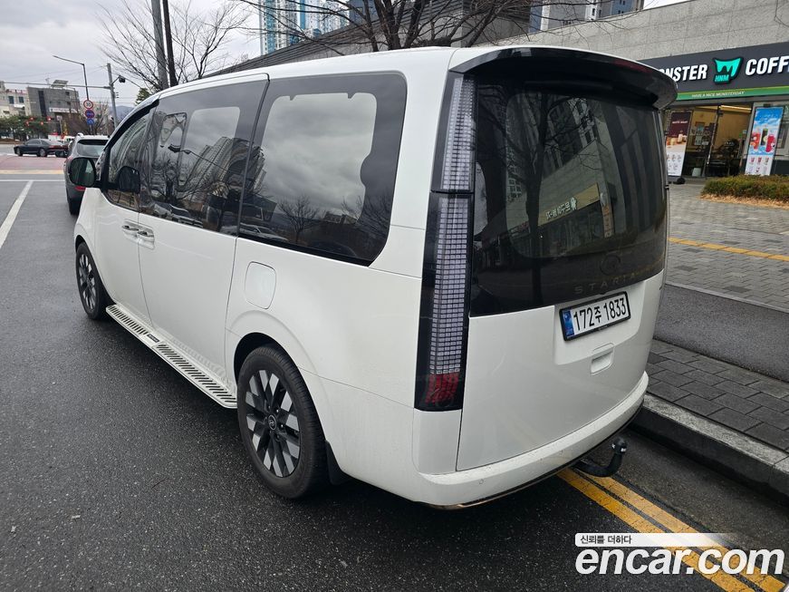 Hyundai Staria 4WD Lounge 7-Seater, 2025