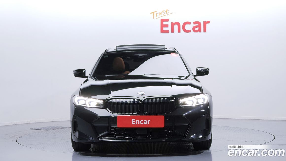 BMW 3-Series 320i Touring M Sports, 2023