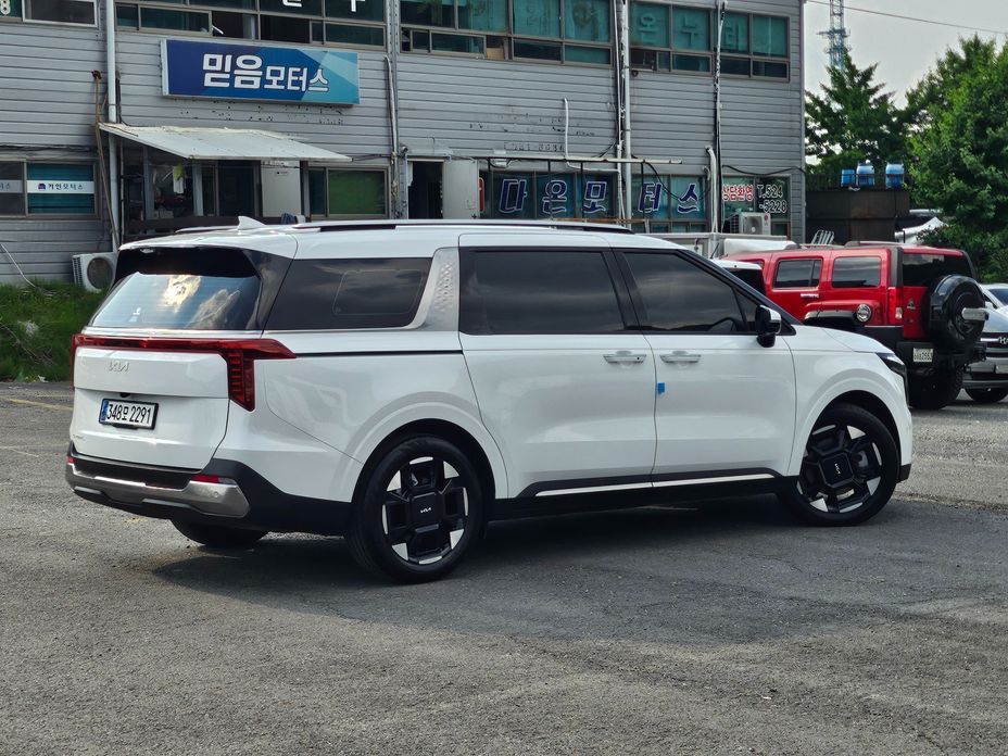 Kia Carnival 9-Seater Signature, 2025