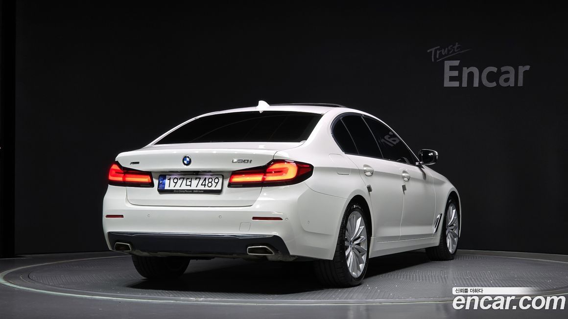BMW 5-Series 530i xDrive Luxury, 2023