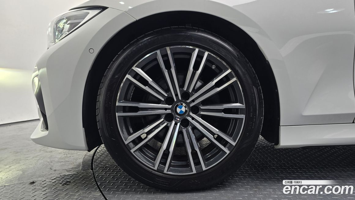 BMW 3-Series 320i M Sport, 2022
