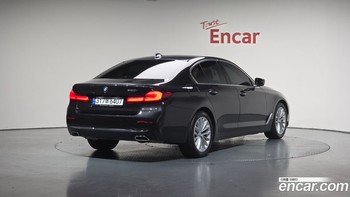 BMW 5-Series 520i Luxury, 2023