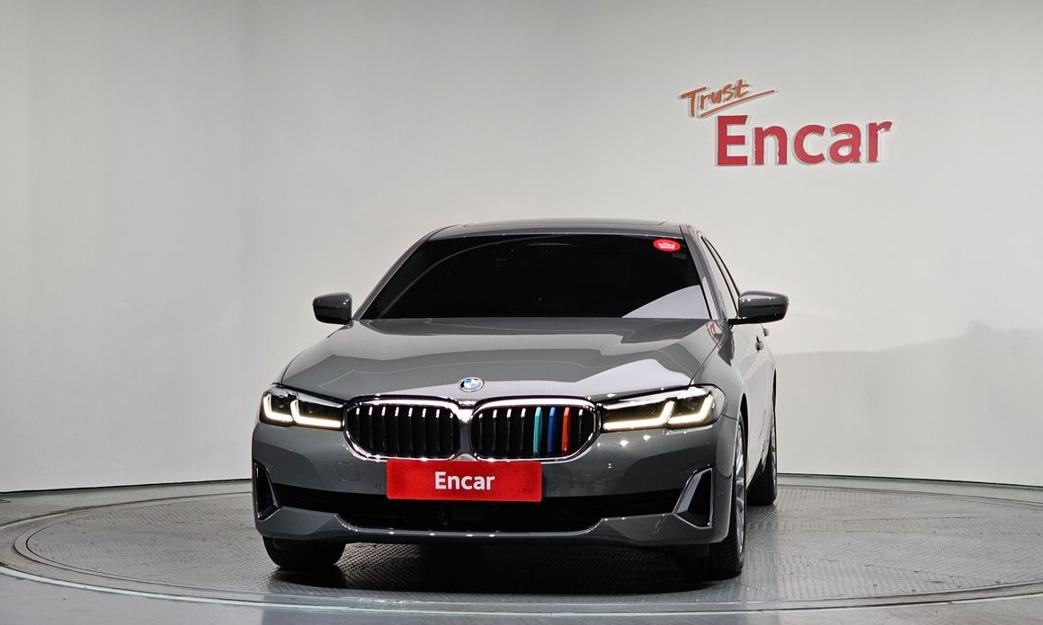 BMW 5-Series 520i Luxury, 2022