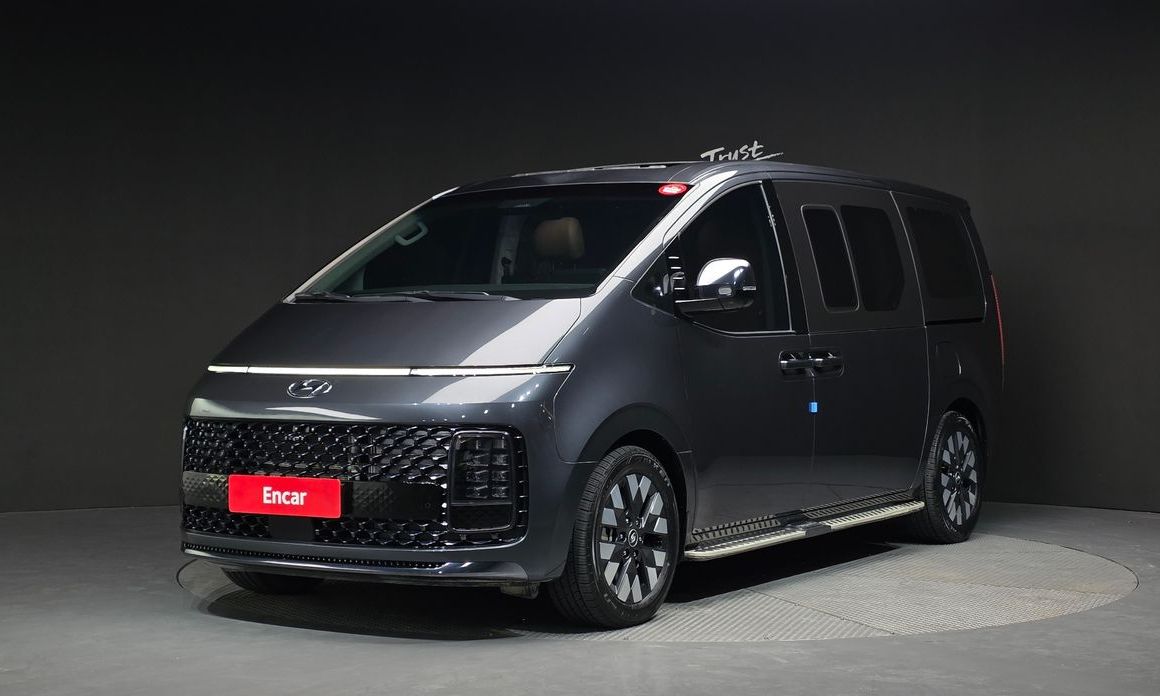 Hyundai Staria Lounge 9-Seater, 2023
