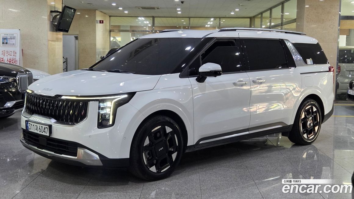 Kia Carnival 7-Seater Outdoor, 2025