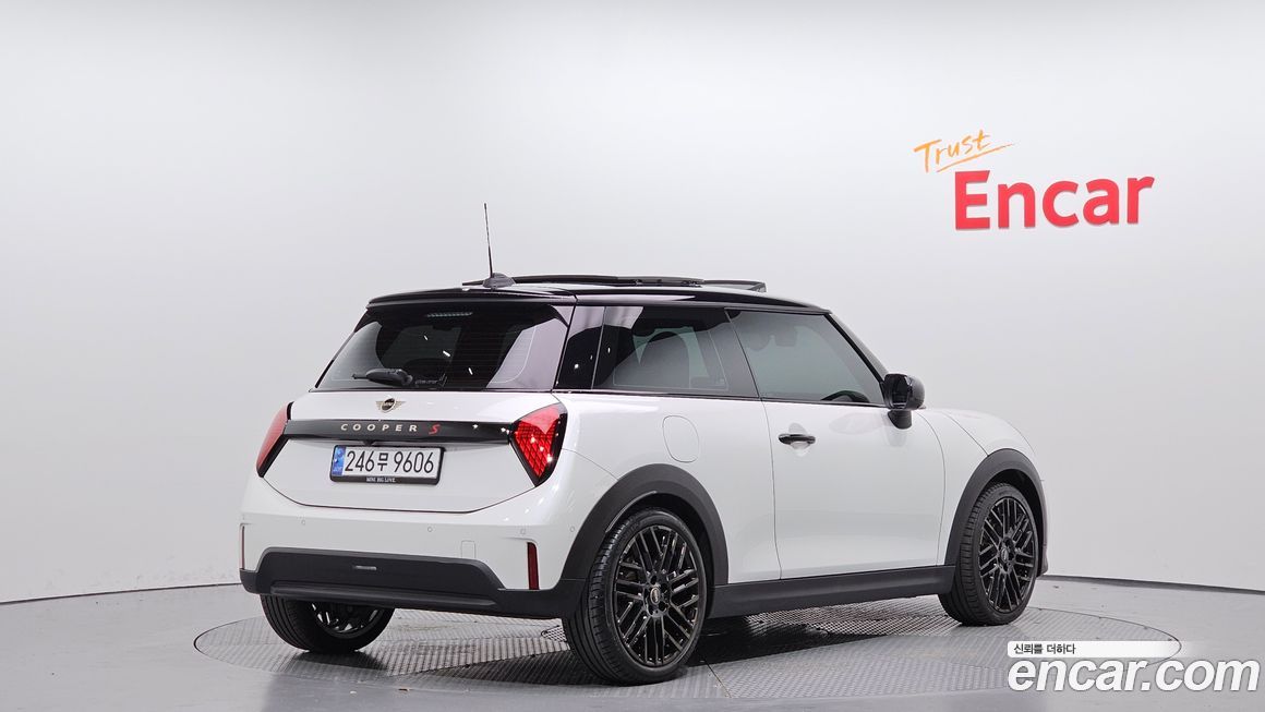 Mini Cooper Favoured, 2025