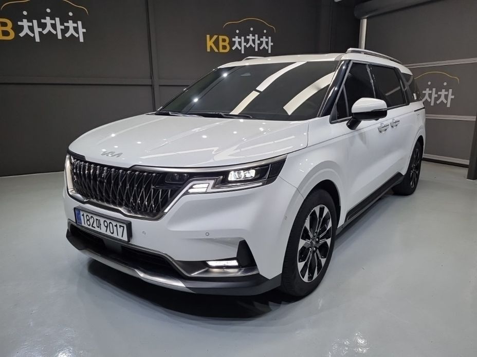 Kia Carnival 9-Seater Signature, 2023