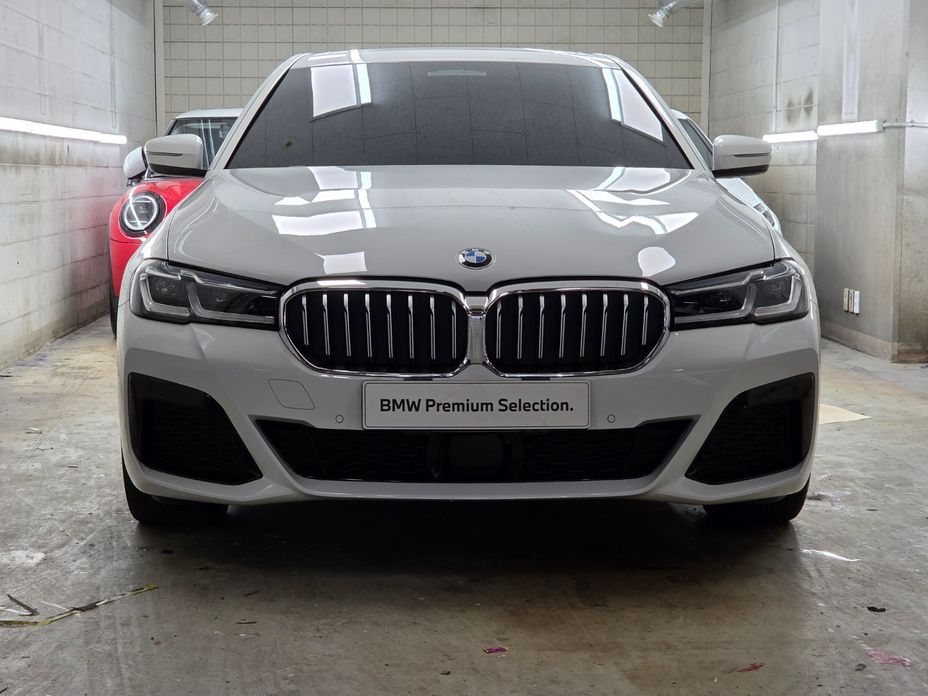 BMW 5-Series 530i xDrive M Sport Package, 2023