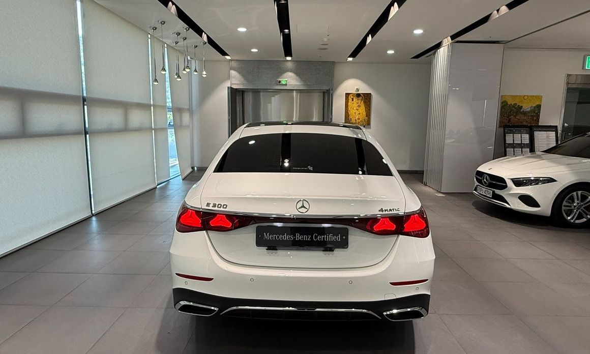 Mercedes-Benz E-Class E300 4MATIC AMG Line, 2025