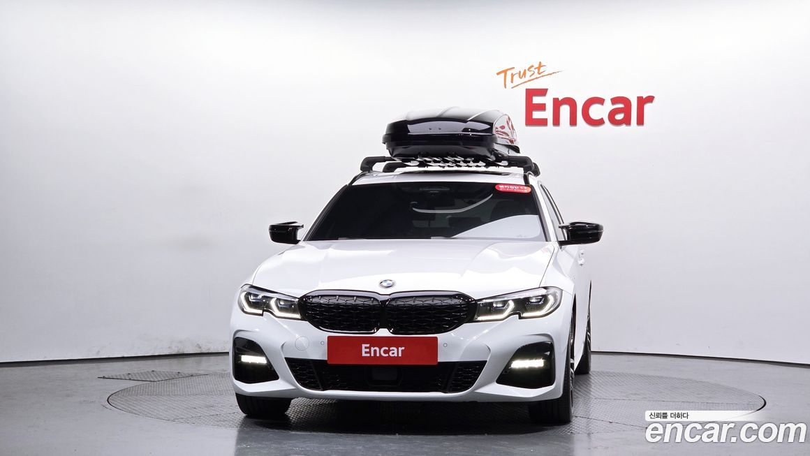 BMW 3-Series 320i Touring M Sports, 2022