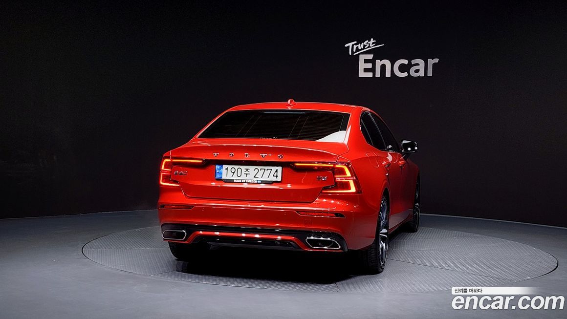 Volvo S60 B5 R-Design, 2022