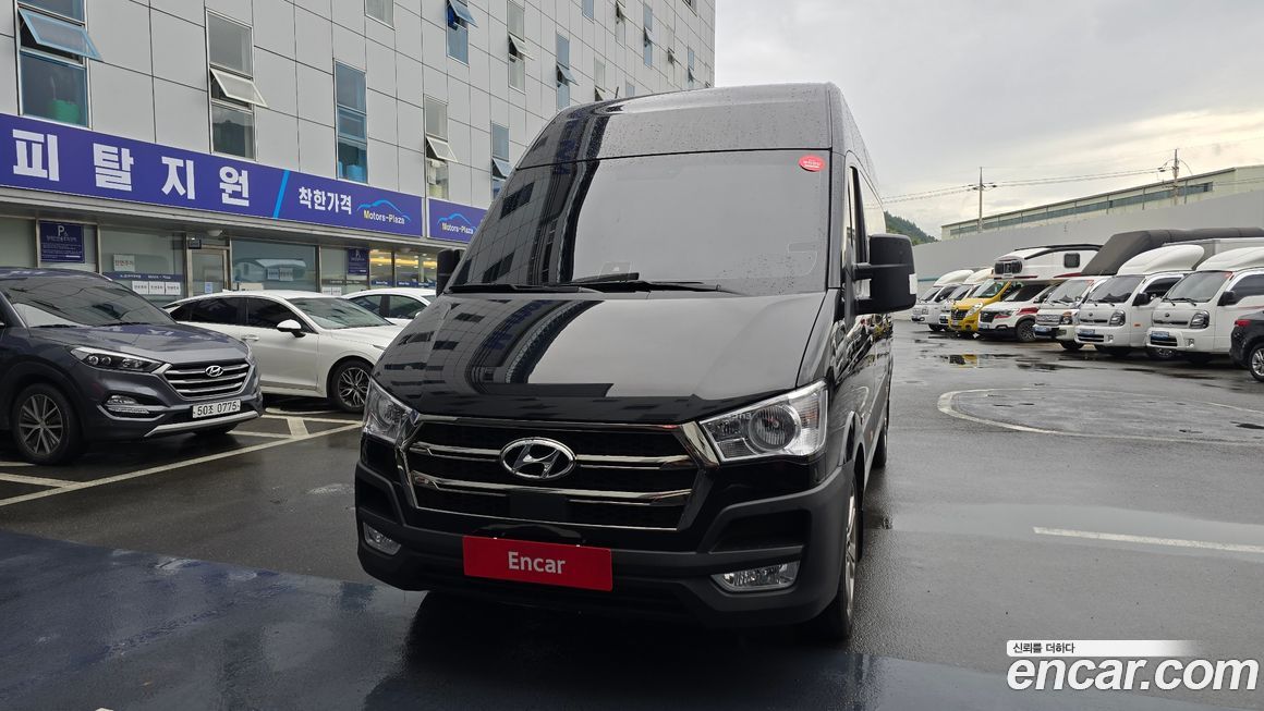 Hyundai Solati 16-seater, 2024